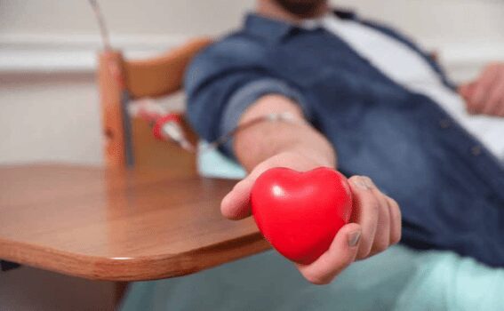 hombre dia internacional de la donación altruista